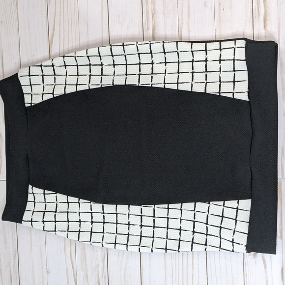 Love Republic Black/White Checkered Skirt Stretch New Without Tags Size S - Picture 1 of 4